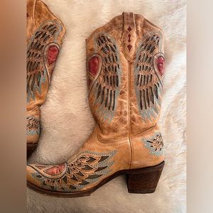 Corral Distressed Heart Wing Peace Sign Snip Toe Cowboy Boots Women Size 9 A1976